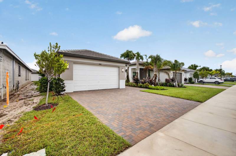 2 bedroom Single Family Residence at 12446 SW High Tide Road, Riverland Parcel D - Plat Two, Port St. Lucie — photo 4