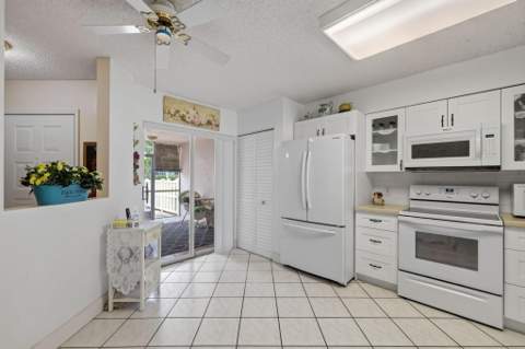 7365 N Devon Drive #103, Tamarac FL - photo 6 of 32