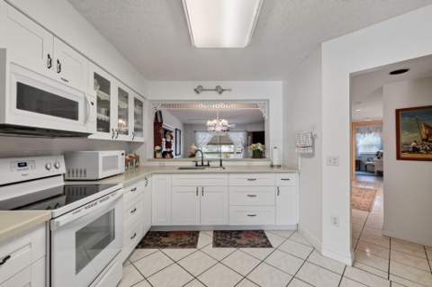 7365 N Devon Drive #103, Tamarac FL - photo 8 of 32
