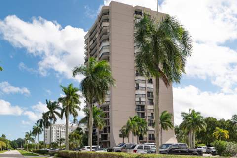 2425 Presidential Way #201, West Palm Beach FL - photo 24 of 27