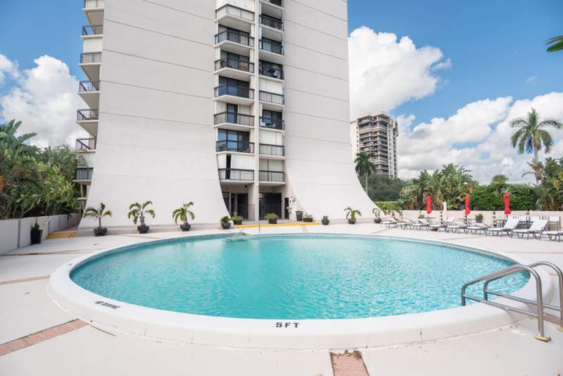 2 bedroom Condominium at 2425 Presidential Way #201, Lands Of The President Condo 7, West Palm Beach — photo 4