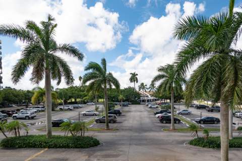 2425 Presidential Way #201, West Palm Beach FL - photo 17 of 27