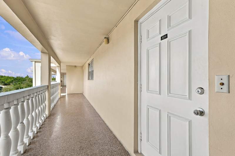 2 bedroom Condominium at 3535 Broken Woods Drive #404, Briarwood Club Condo 2, Coral Springs — photo 2