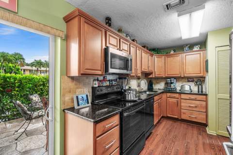 22 Stratford Drive #22A, Boynton Beach FL - photo 7 of 37