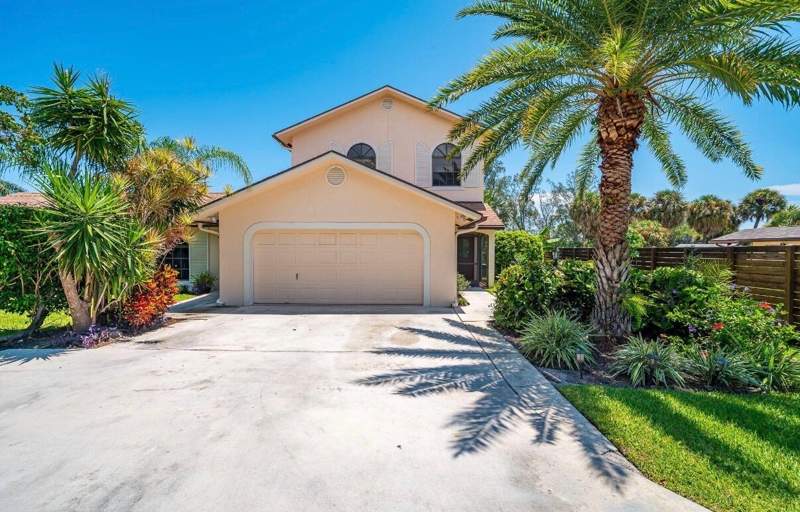 3 bedroom Single Family Residence at 1324 N Lakeside Drive, North Lake Worth, Lake Worth Beach — photo 2