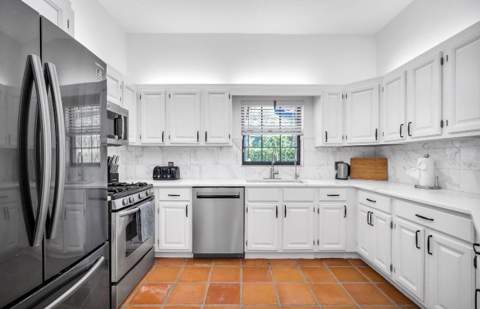 1324 N Lakeside Drive, Lake Worth Beach FL - photo 6 of 49