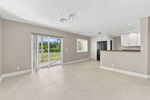 4592 SW 14th Street, Deerfield Beach FL - photo 11 of 74