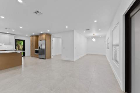 162 SE 27th Way, Boynton Beach FL - photo 13 of 33
