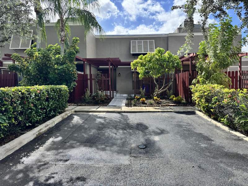 3 bedroom Townhouse at 1100 W Fairway Road #1100, Everglades Sugar & Land Co, Pembroke Pines — photo 2