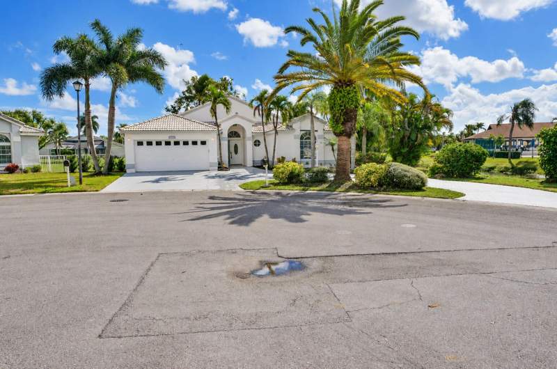 3 bedroom Single Family Residence at 4270 Camrose Lane, Lakeside Green 9, West Palm Beach — photo 2
