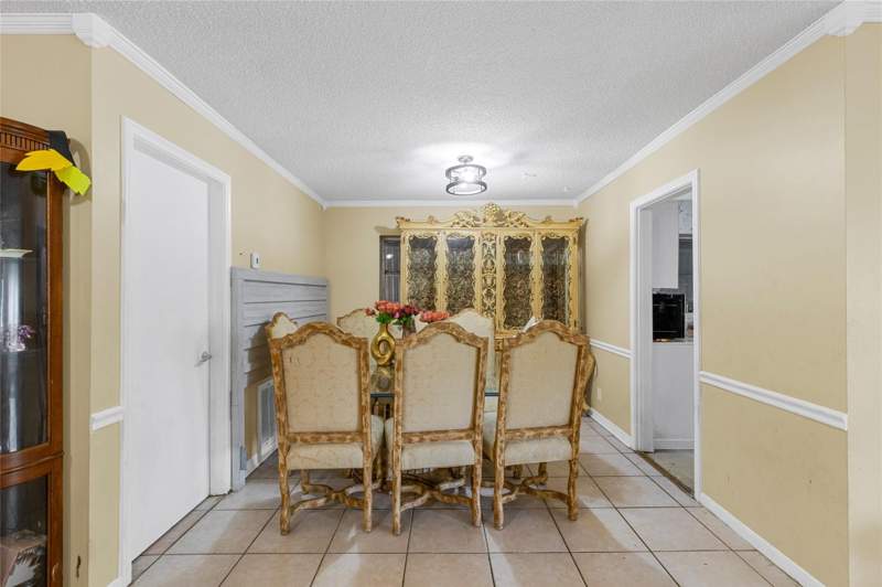 4 bedroom Single Family Residence at 970 SW 67th Avenue, Kimberly Village Section Three, North Lauderdale — photo 5