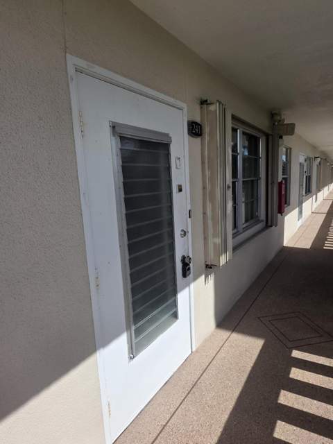 241 Southampton C, West Palm Beach FL - photo 14 of 18