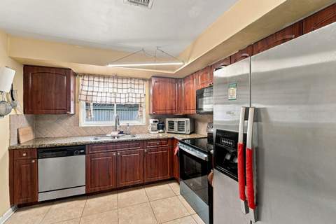 1159 Wynnewood Drive, West Palm Beach FL - photo 8 of 26