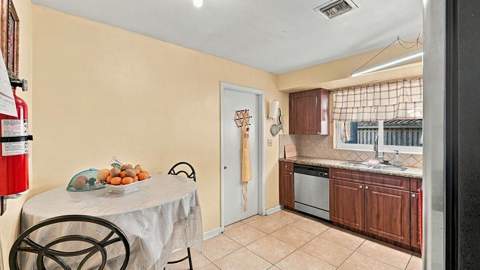 1159 Wynnewood Drive, West Palm Beach FL - photo 9 of 26