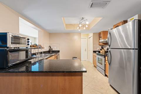4661 NW 13th Avenue, Deerfield Beach FL - photo 6 of 20