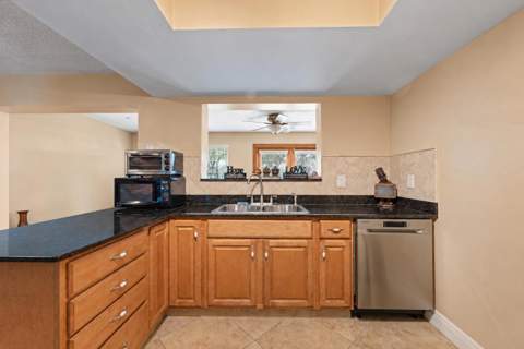 4661 NW 13th Avenue, Deerfield Beach FL - photo 8 of 20