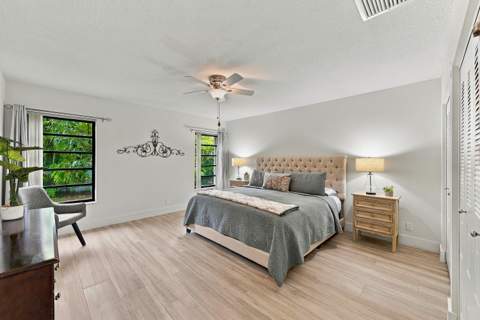 10622 Greenbriar Court, Boca Raton FL - photo 12 of 54