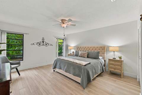10622 Greenbriar Court, Boca Raton FL - photo 13 of 54