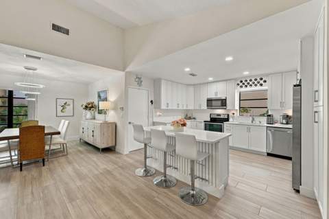 10622 Greenbriar Court, Boca Raton FL - photo 6 of 54