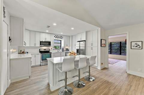 10622 Greenbriar Court, Boca Raton FL - photo 7 of 54