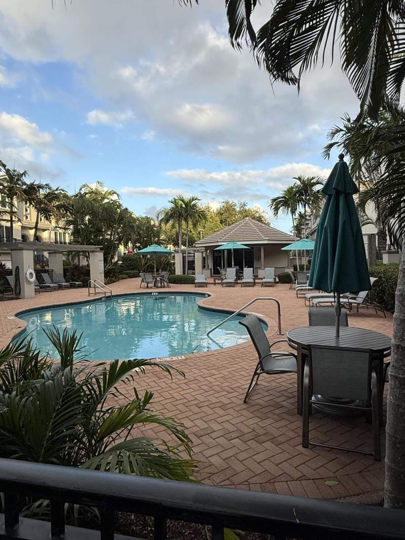 3 bedroom Townhouse at 3952 Coral Heights Way, Soigne Plat, Oakland Park — photo 2