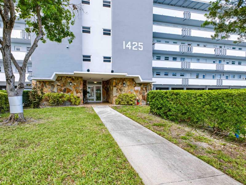 1 bedroom Condominium at 1425 Atlantic Shores Boulevard #307, Fairways Royale Condo, Hallandale Beach — photo 2