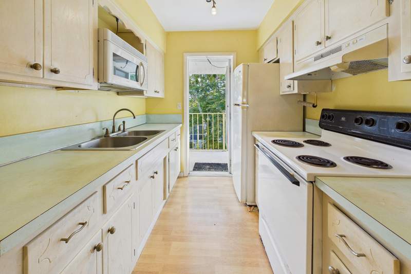 1 bedroom Stock Cooperative at 11 SW 4th Avenue #20, Maranatha Apts Inc, Boca Raton — photo 2