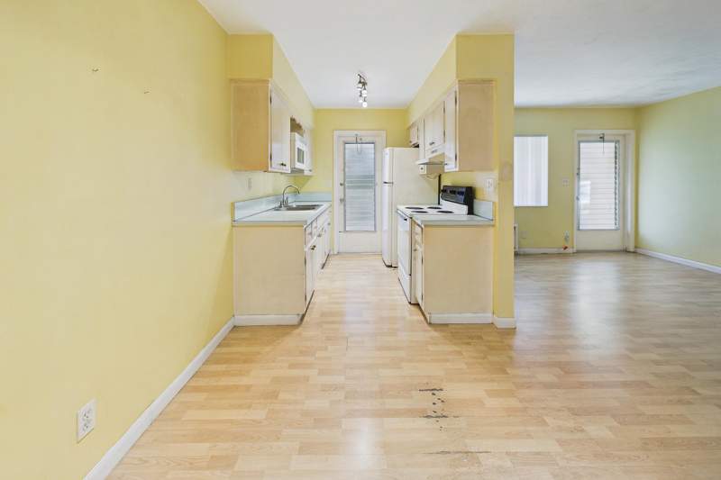 1 bedroom Stock Cooperative at 11 SW 4th Avenue #20, Maranatha Apts Inc, Boca Raton — photo 5