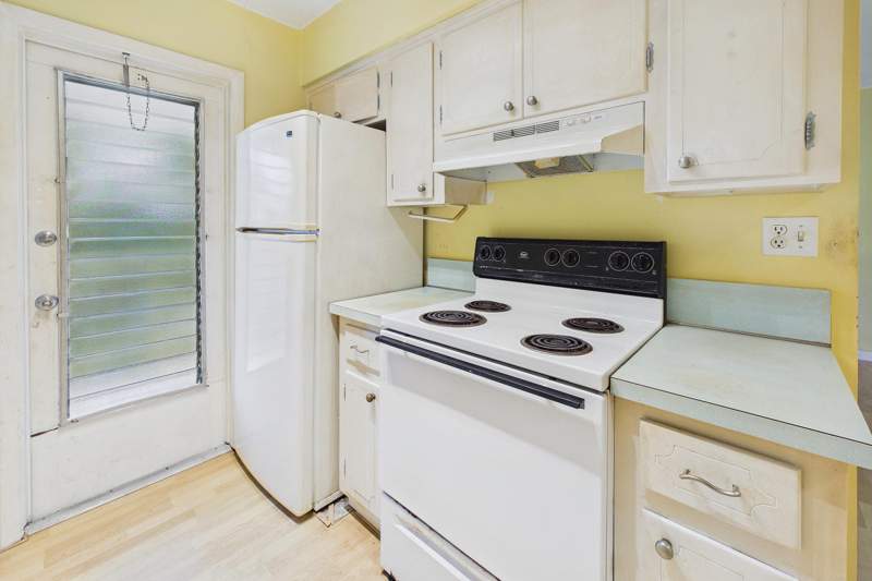 1 bedroom Stock Cooperative at 11 SW 4th Avenue #20, Maranatha Apts Inc, Boca Raton — photo 3