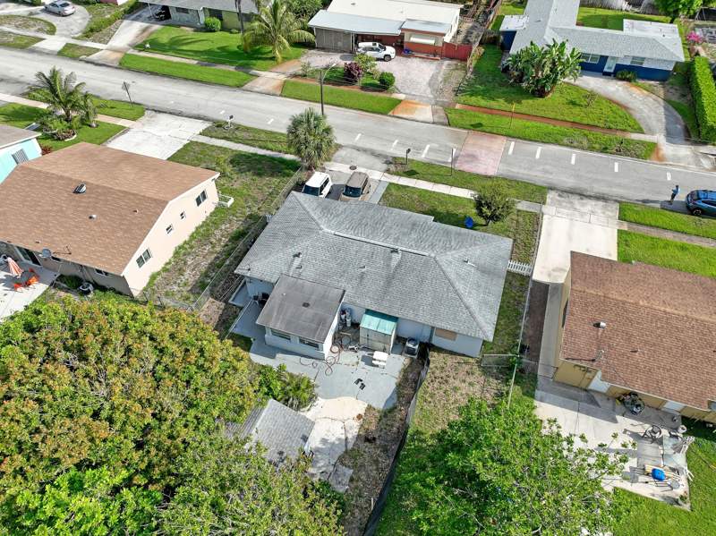 3 bedroom Single Family Residence at 507 W 29th Street, Park Manor 1, Riviera Beach — photo 3