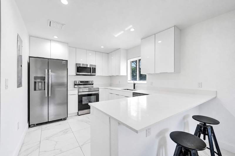 4 bedroom Single Family Residence at 830 NW 19th Terrace, Durrs Sub, Fort Lauderdale — photo 3