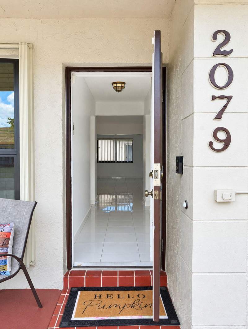 2 bedroom Single Family Residence at 2079 SW 16th Circle, The Meadows Of Crystal Lake, Deerfield Beach — photo 4