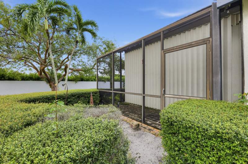 3 bedroom Single Family Residence at 4330 Sherwood Forest Drive, Sherwood Forest, Delray Beach — photo 2