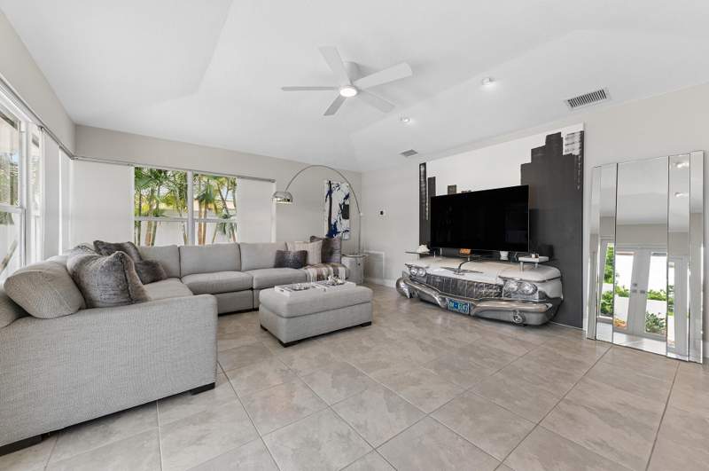 3 bedroom Single Family Residence at 400 NW 72nd Street, Hidden Lake, Boca Raton — photo 4
