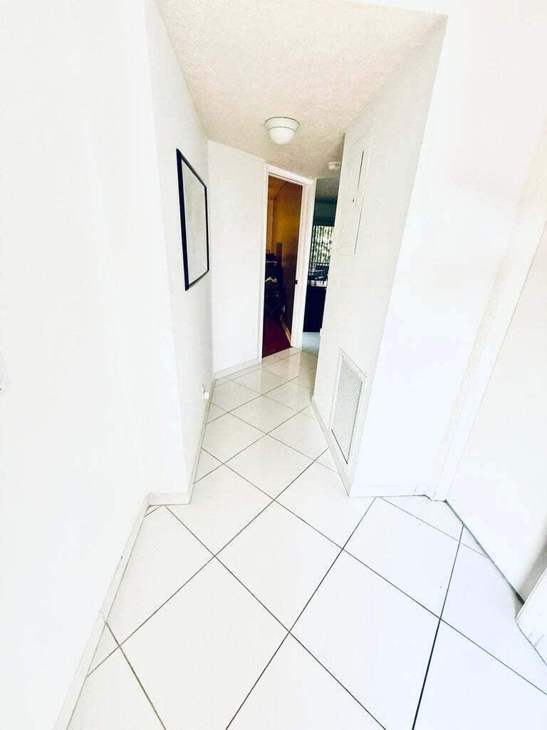 2 bedroom Condominium at 8000 Lagos De Campo Boulevard #204 - A, Canongate Condominium, Tamarac — photo 4