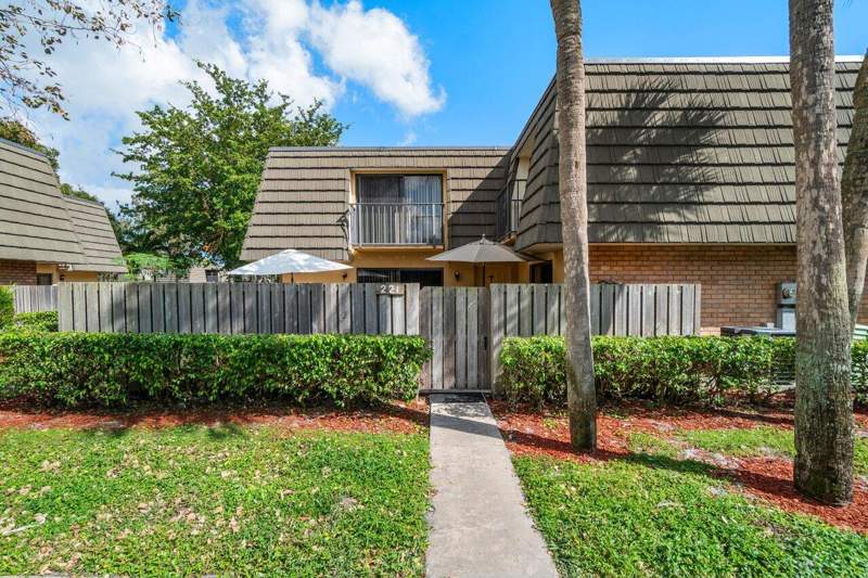 2 bedroom Townhouse at 221 2nd Way, Village Of Sandalwood Lakes 1, West Palm Beach — photo 4