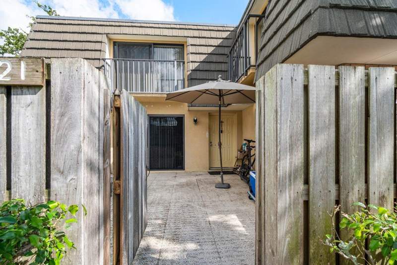 2 bedroom Townhouse at 221 2nd Way, Village Of Sandalwood Lakes 1, West Palm Beach — photo 5