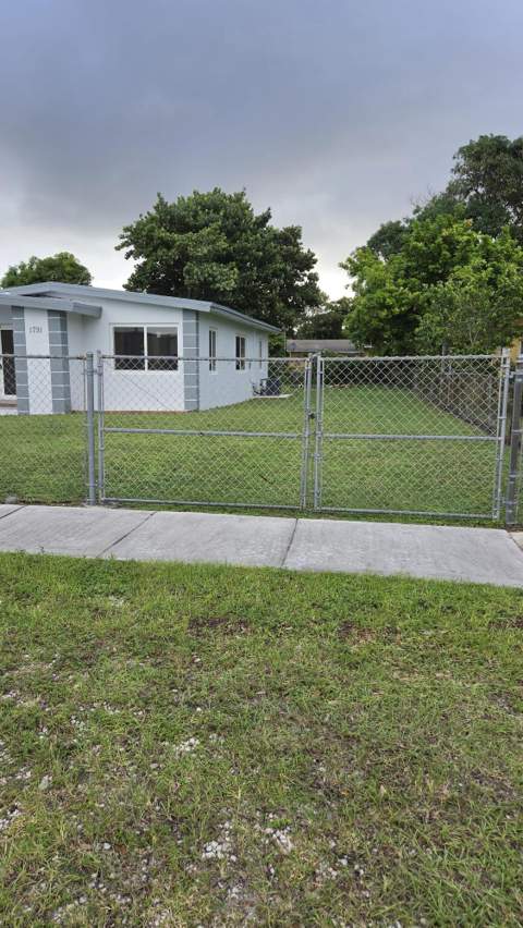 1791 Lauderdale Manor Drive, Fort Lauderdale FL - photo 7 of 17