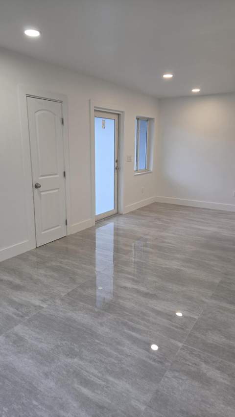 1791 Lauderdale Manor Drive, Fort Lauderdale FL - photo 8 of 17