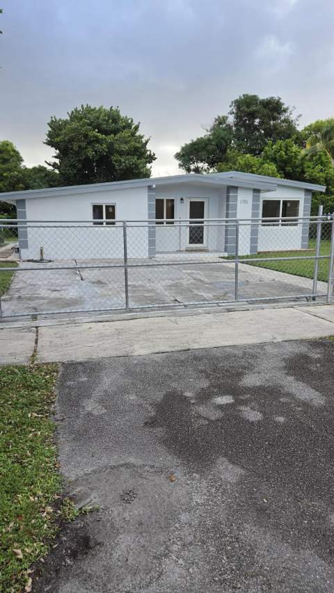 1791 Lauderdale Manor Drive, Fort Lauderdale FL - photo 12 of 17