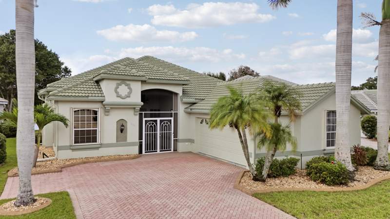 3 bedroom Single Family Residence at 636 SW Lake Charles Circle, Lake Charles Phase 2E, Port St. Lucie — photo 2