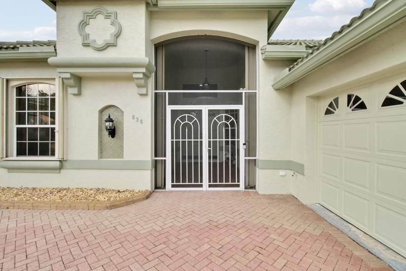 3 bedroom Single Family Residence at 636 SW Lake Charles Circle, Lake Charles Phase 2E, Port St. Lucie — photo 4