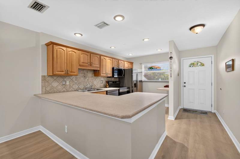 2 bedroom Condominium at 1181 Carlton Court #105, Colonnades Condominium No 8, Fort Pierce — photo 4