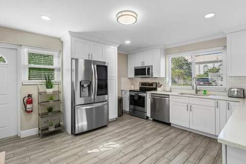 214 Seacrest Lane, Delray Beach FL - photo 10 of 39