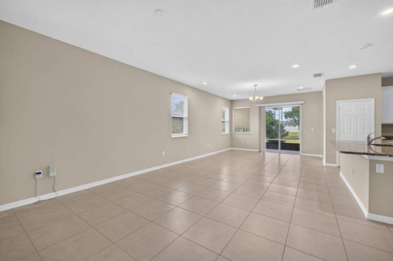 3 bedroom Single Family Residence at 5395 NW Pine Trail Circle, Pine Trace Third Replat, Port St. Lucie — photo 4