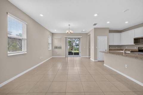 5395 NW Pine Trail Circle, Port St. Lucie FL - photo 8 of 38