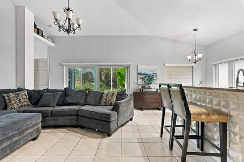 8525 Pine Cay, Royal Palm Beach FL - photo 9 of 46