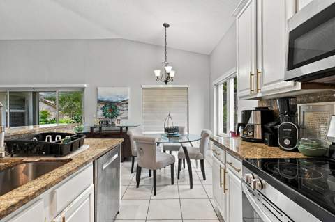 8525 Pine Cay, Royal Palm Beach FL - photo 14 of 46
