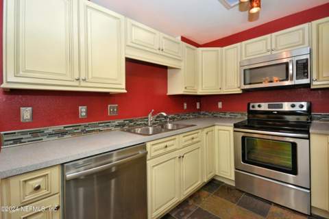 10150 Belle Rive Boulevard #505, Jacksonville FL - photo 13 of 30
