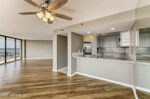 4401 Lakeside Drive #903, Jacksonville FL - photo 11 of 71